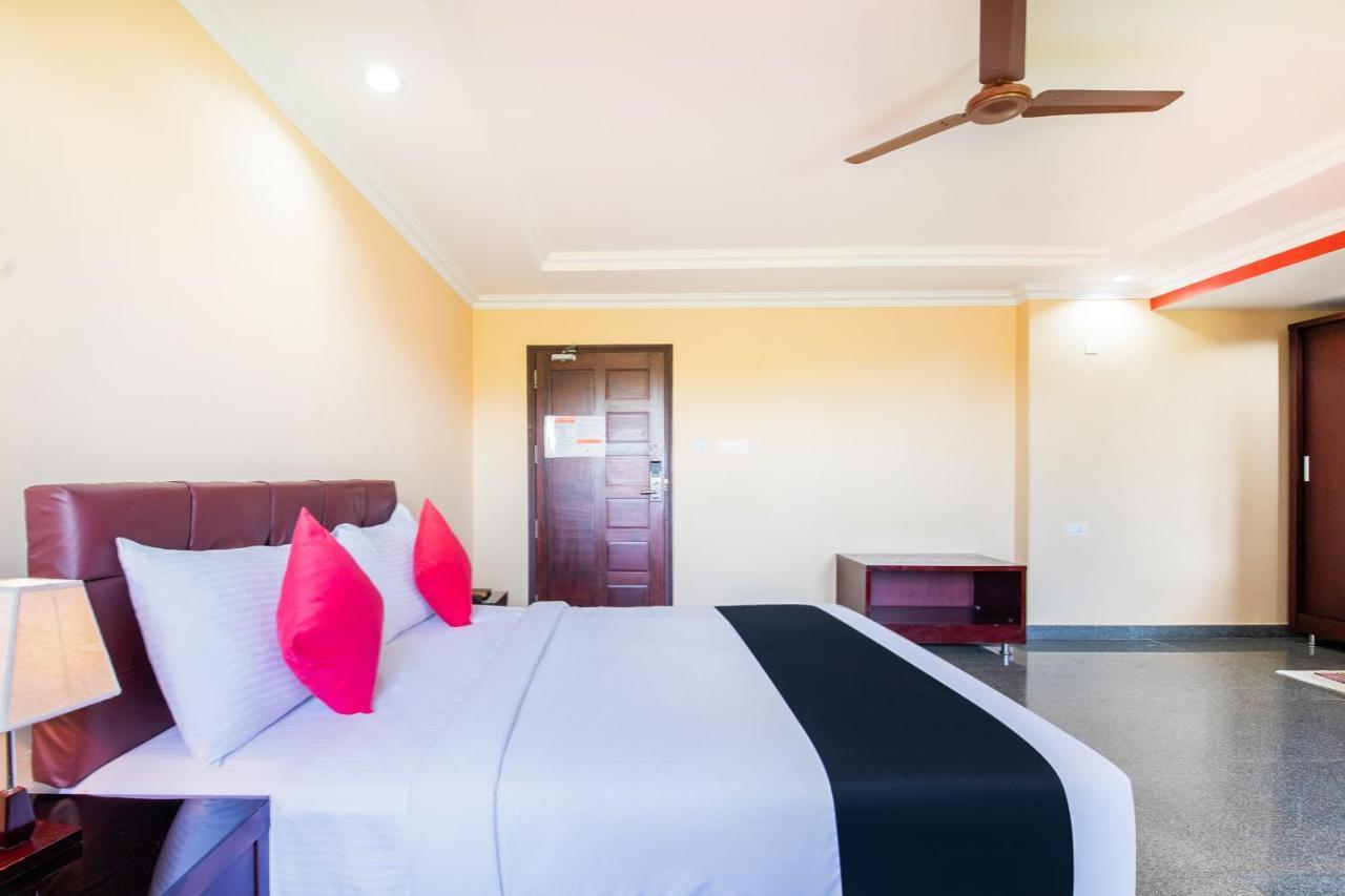 Capital O 22439 Ratna Forever Hotell Karkal Eksteriør bilde