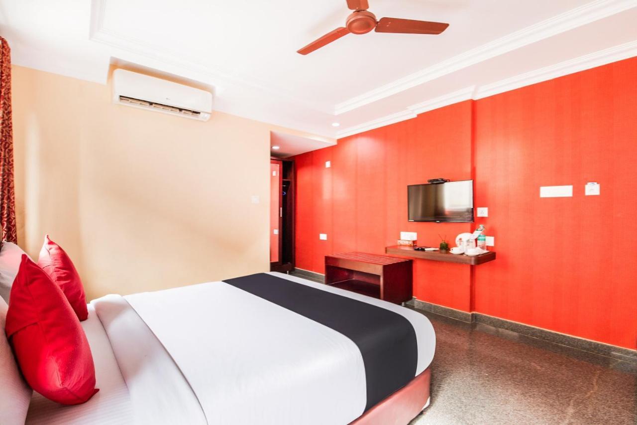 Capital O 22439 Ratna Forever Hotell Karkal Eksteriør bilde