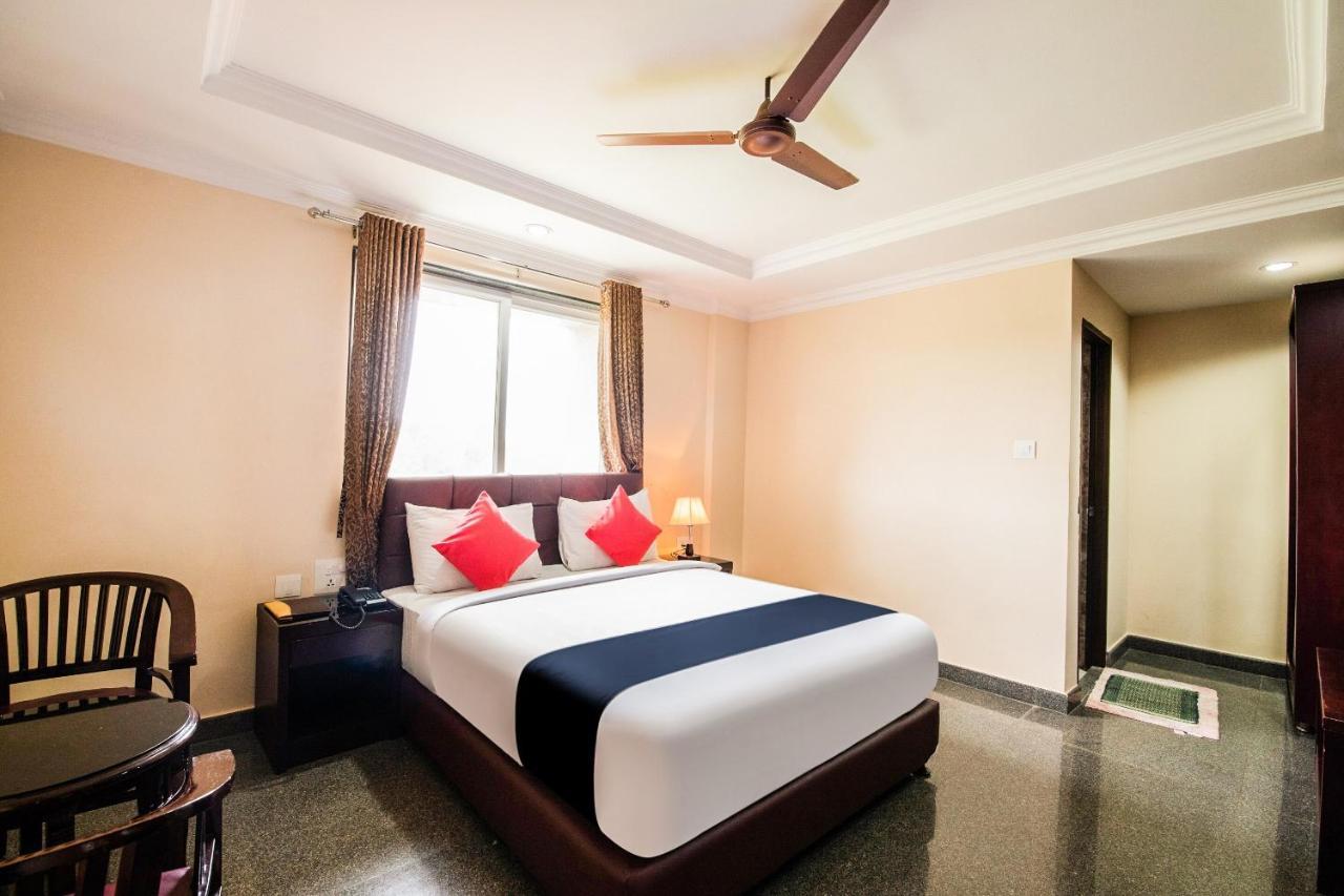 Capital O 22439 Ratna Forever Hotell Karkal Eksteriør bilde