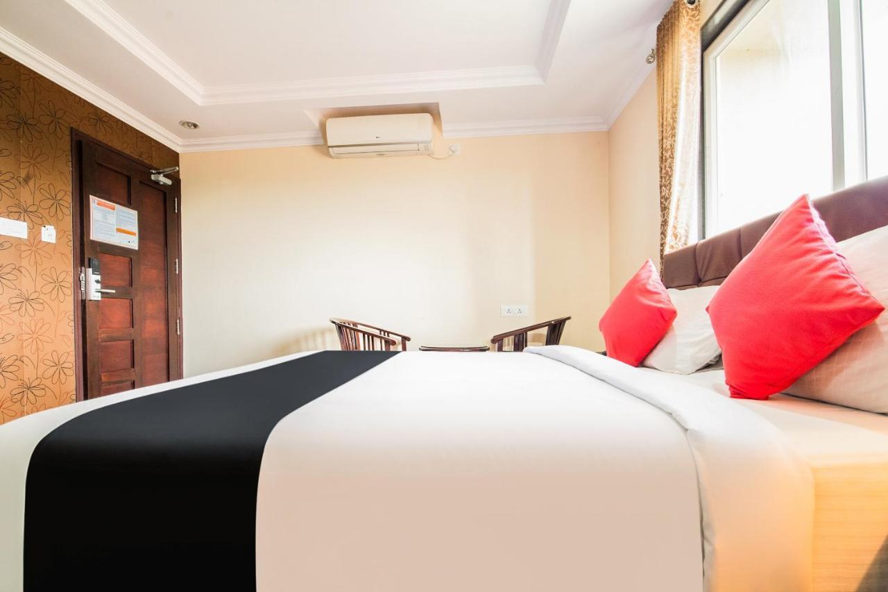 Capital O 22439 Ratna Forever Hotell Karkal Eksteriør bilde